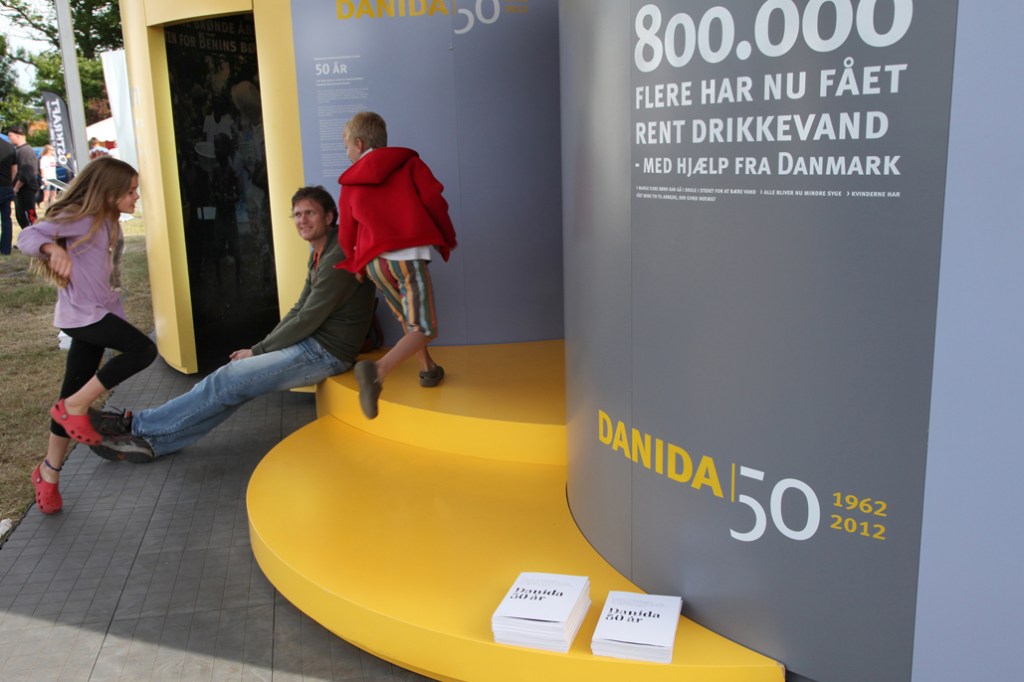 12_Danida_Børn_leger_Folkemødet